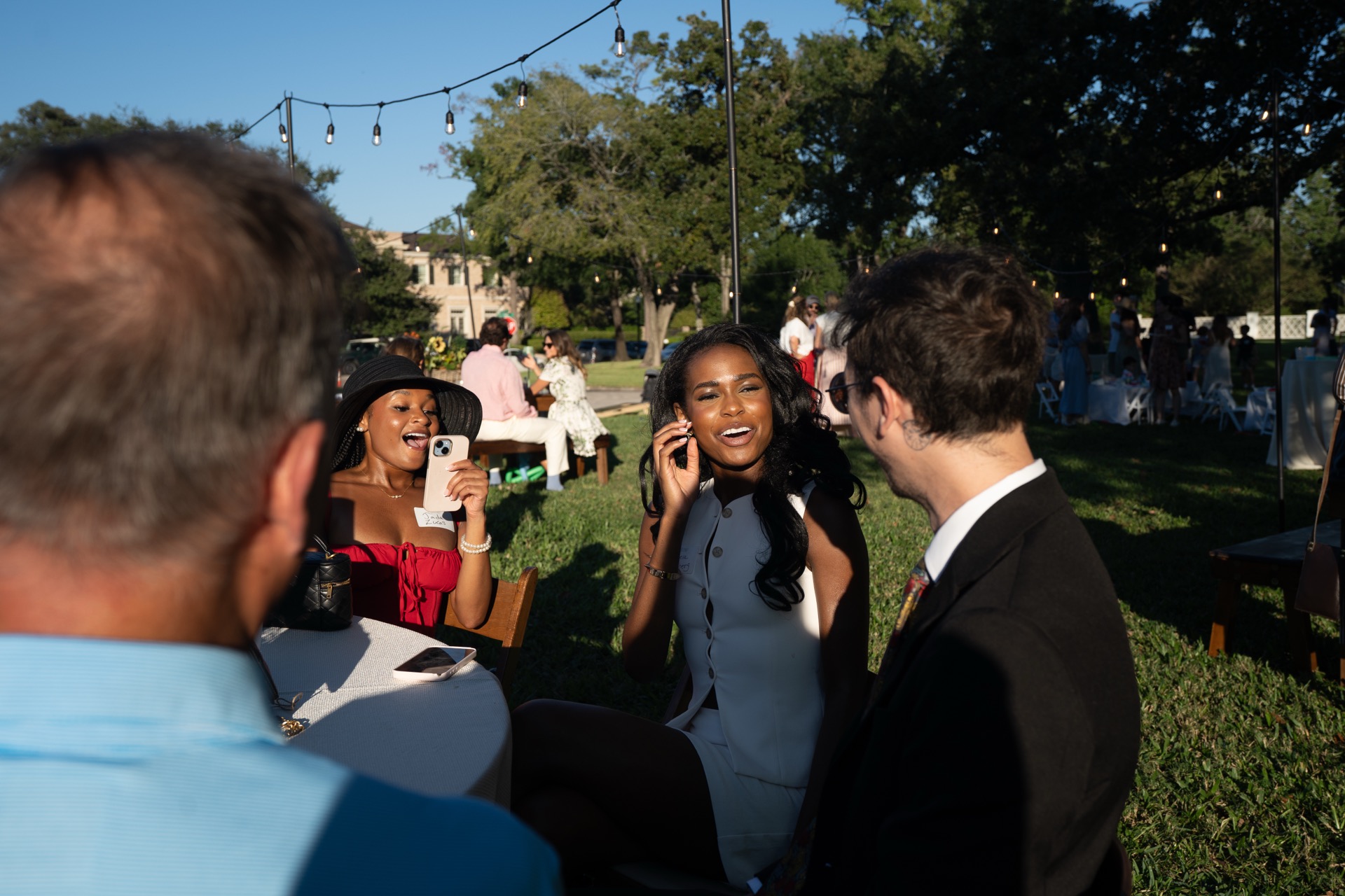 Strolling wedding magician Houston