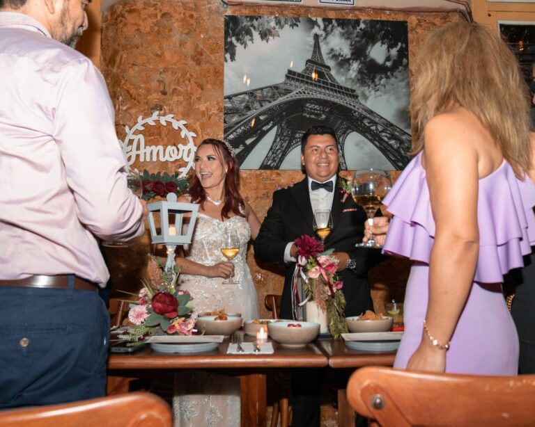 How to Hire a Wedding Magician in Houston TX (And Why It’s the Detail Guests Never Stop Talking About)